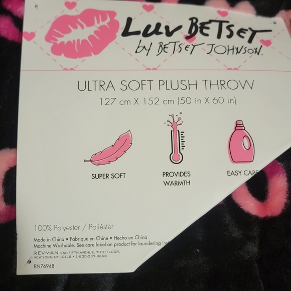 Betsey Johnson Throw - Picture 4 of 4